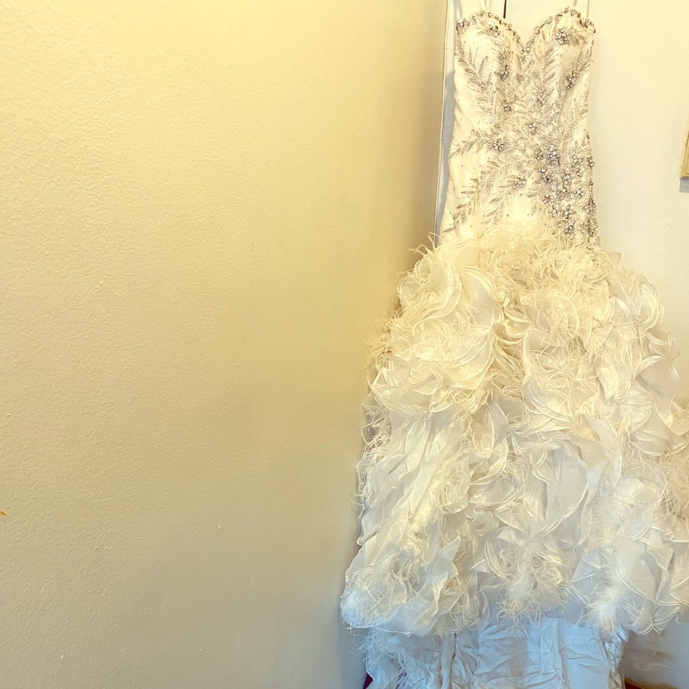AWESOME DRESS FOR SALE!!! INTERESTED? EMAIL  ME!😉